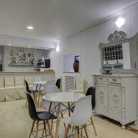 Emperatriz I فندق